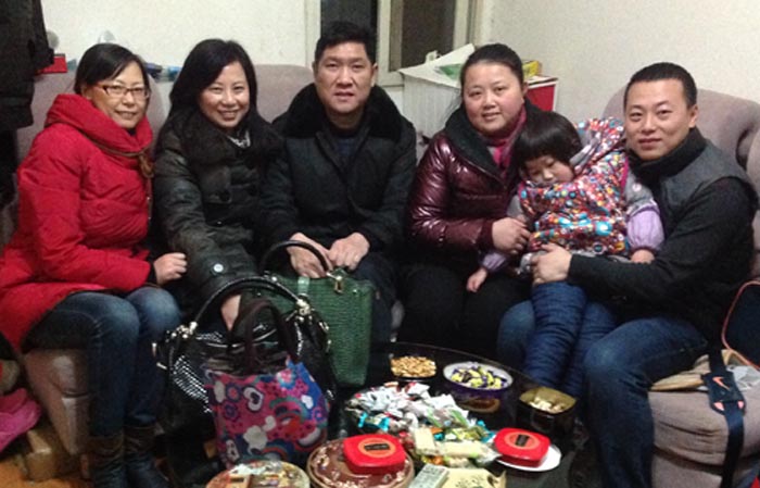 踏雪送?！∏榕瘑T工——2014年新春員工慰問活動